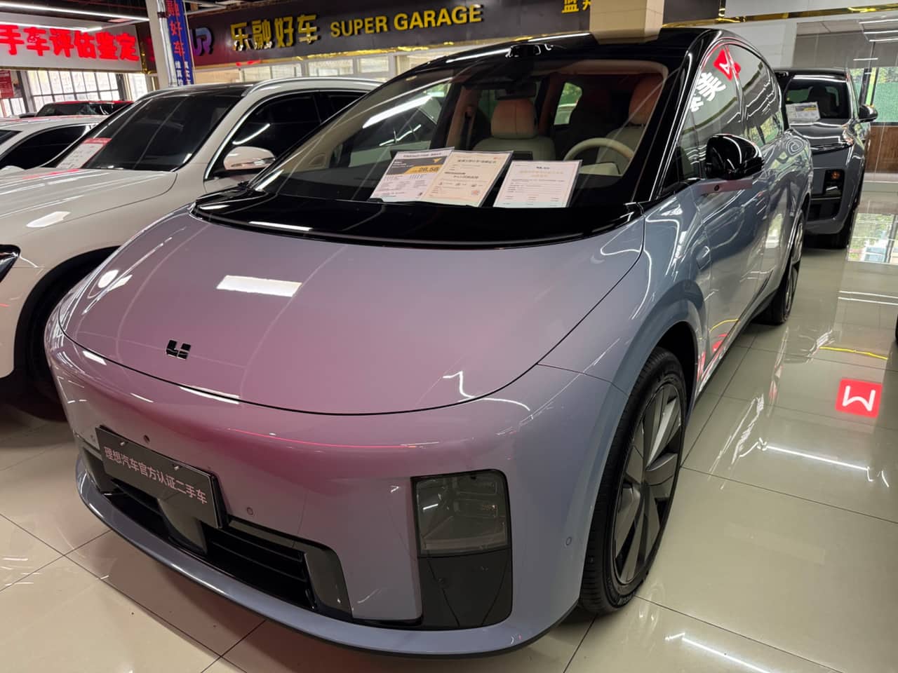 2025 Li Auto i8; curated vehicle image
