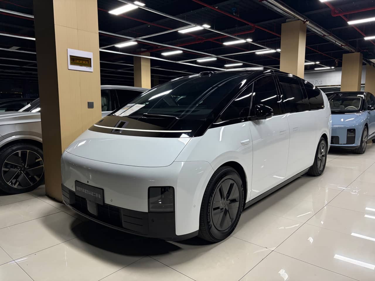 2025 Li Auto MEGA; curated vehicle image