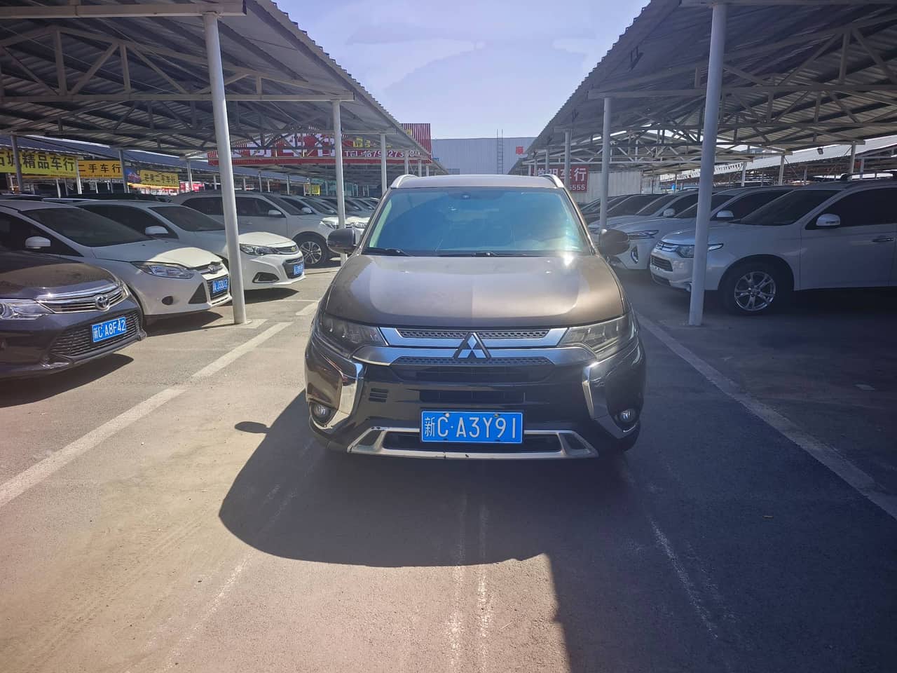 2018 Mitsubishi Outlander; curated vehicle image