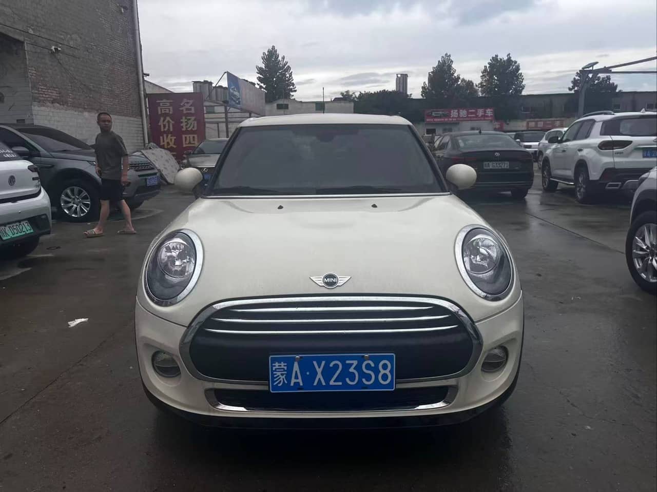 2017 MINI MINI; curated vehicle image