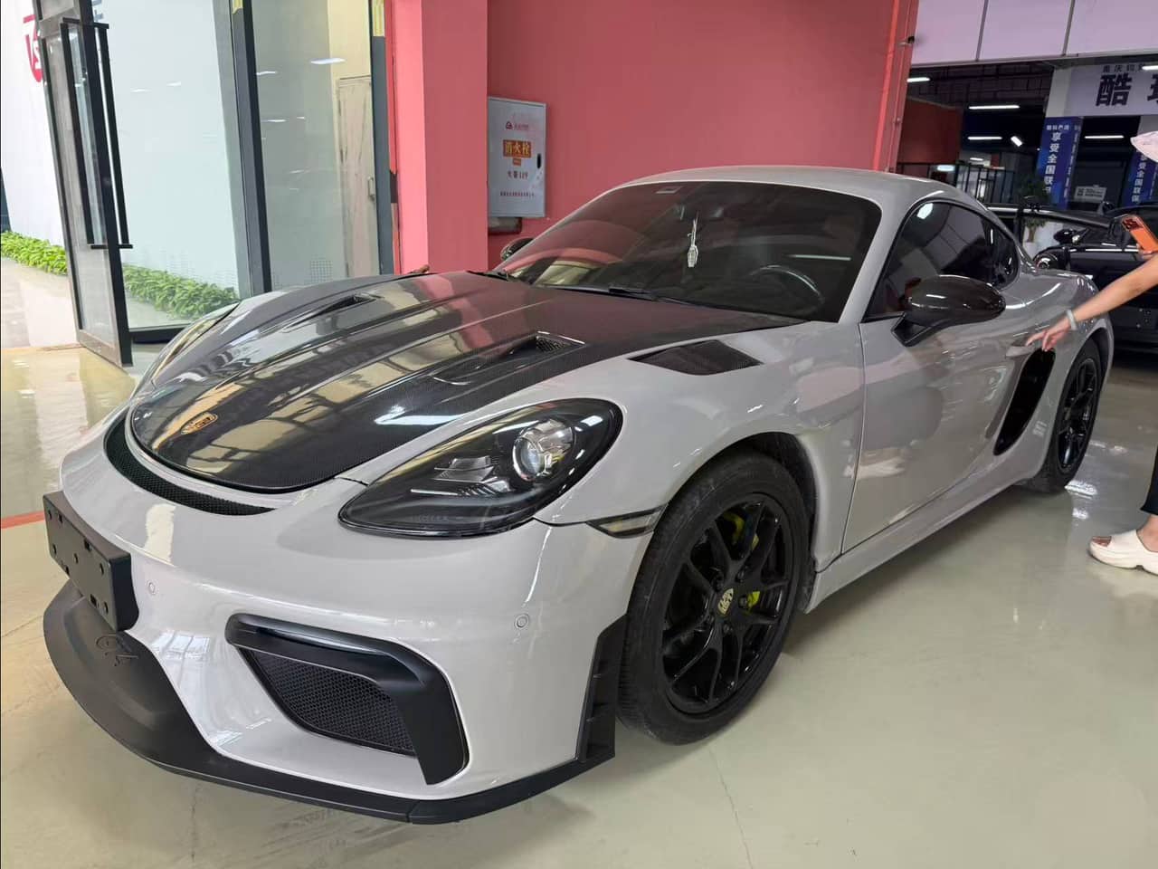 Porsche vehicle