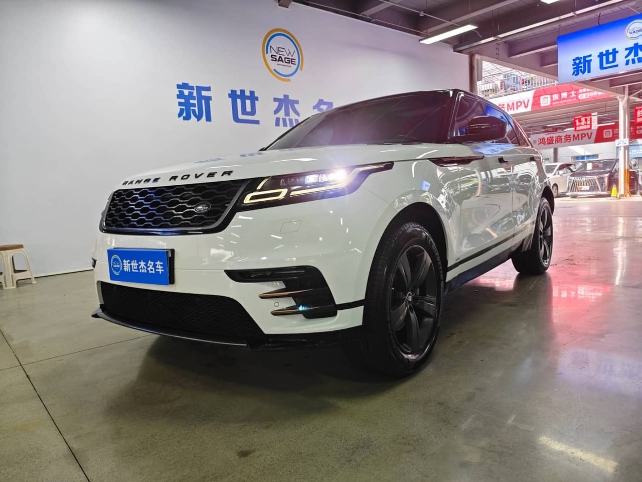 2018 Land Rover Range Rover; curated vehicle image