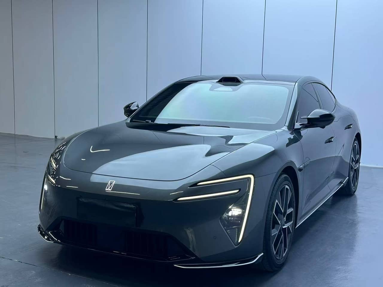 2025 Avatr Avatr 06; curated vehicle image