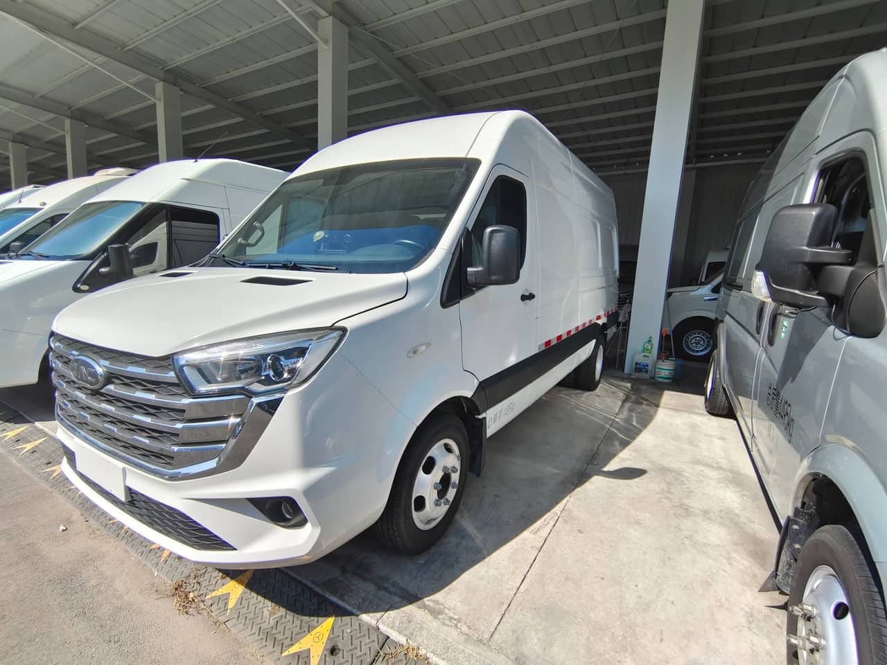 2024 JAC DEFINE-S; curated vehicle image