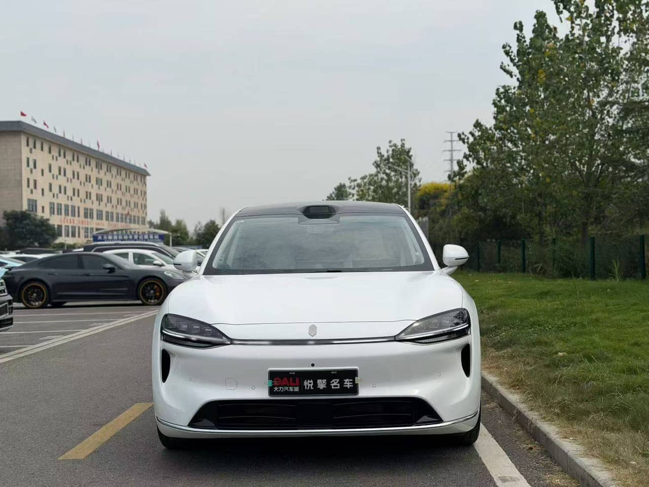 2025 HIMA LuxeedR7; curated vehicle image