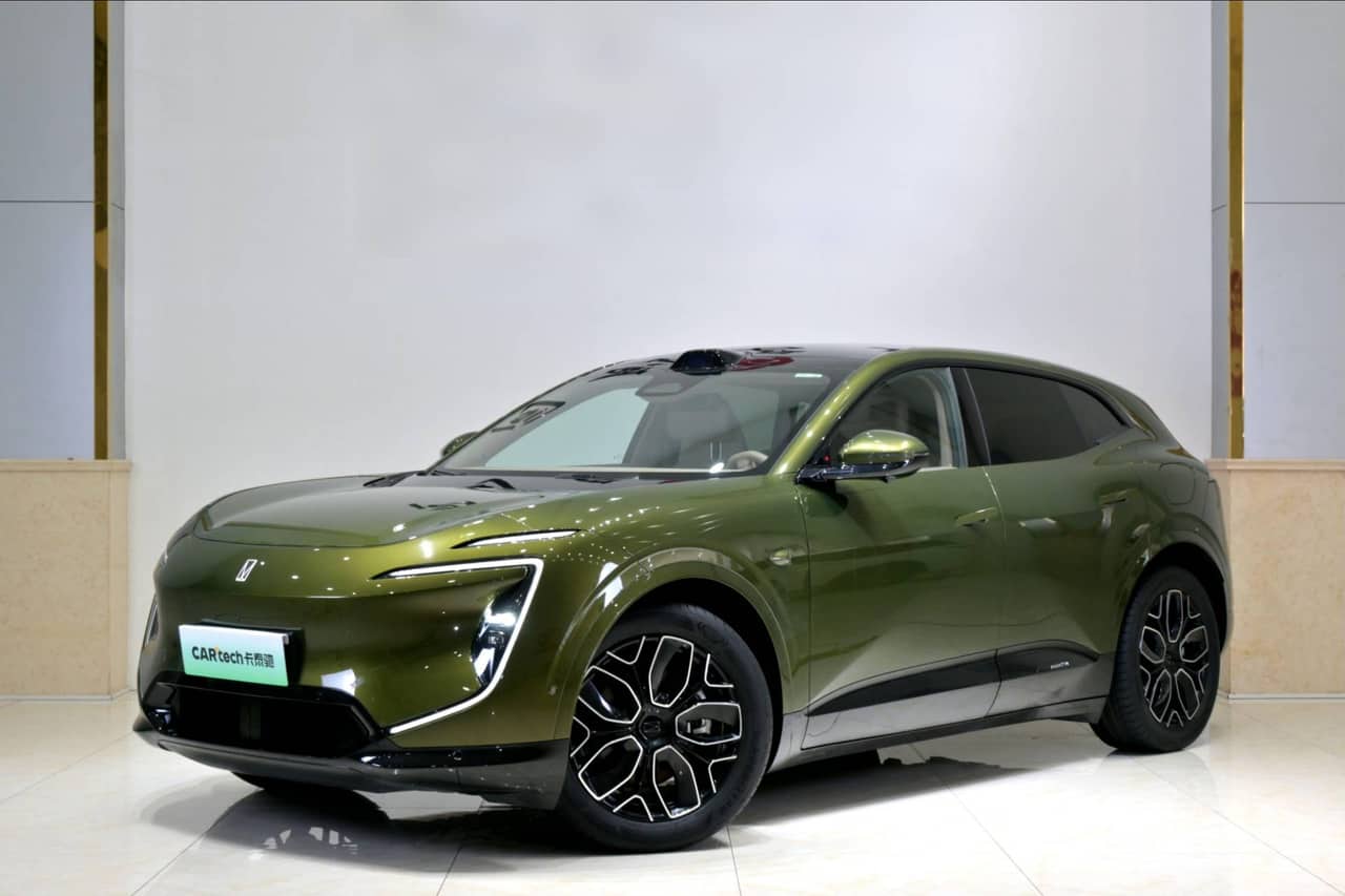 2025 Avatr Avatr 07; curated vehicle image