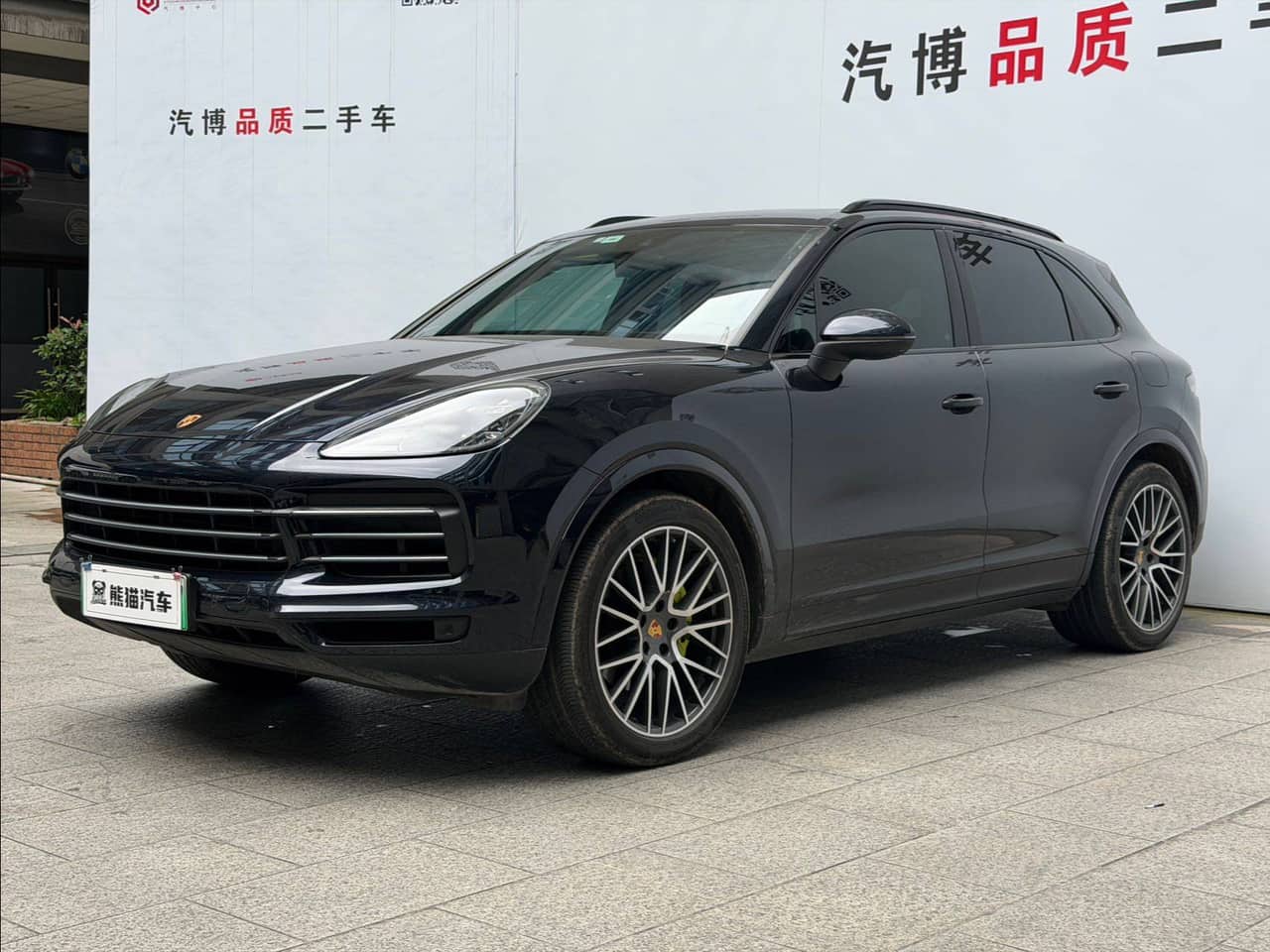 2021 Porsche Cayenne; curated vehicle image