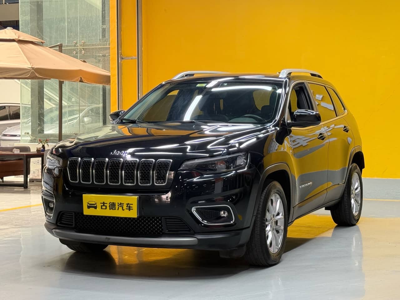 2019 Jeep Cherokee; curated vehicle image