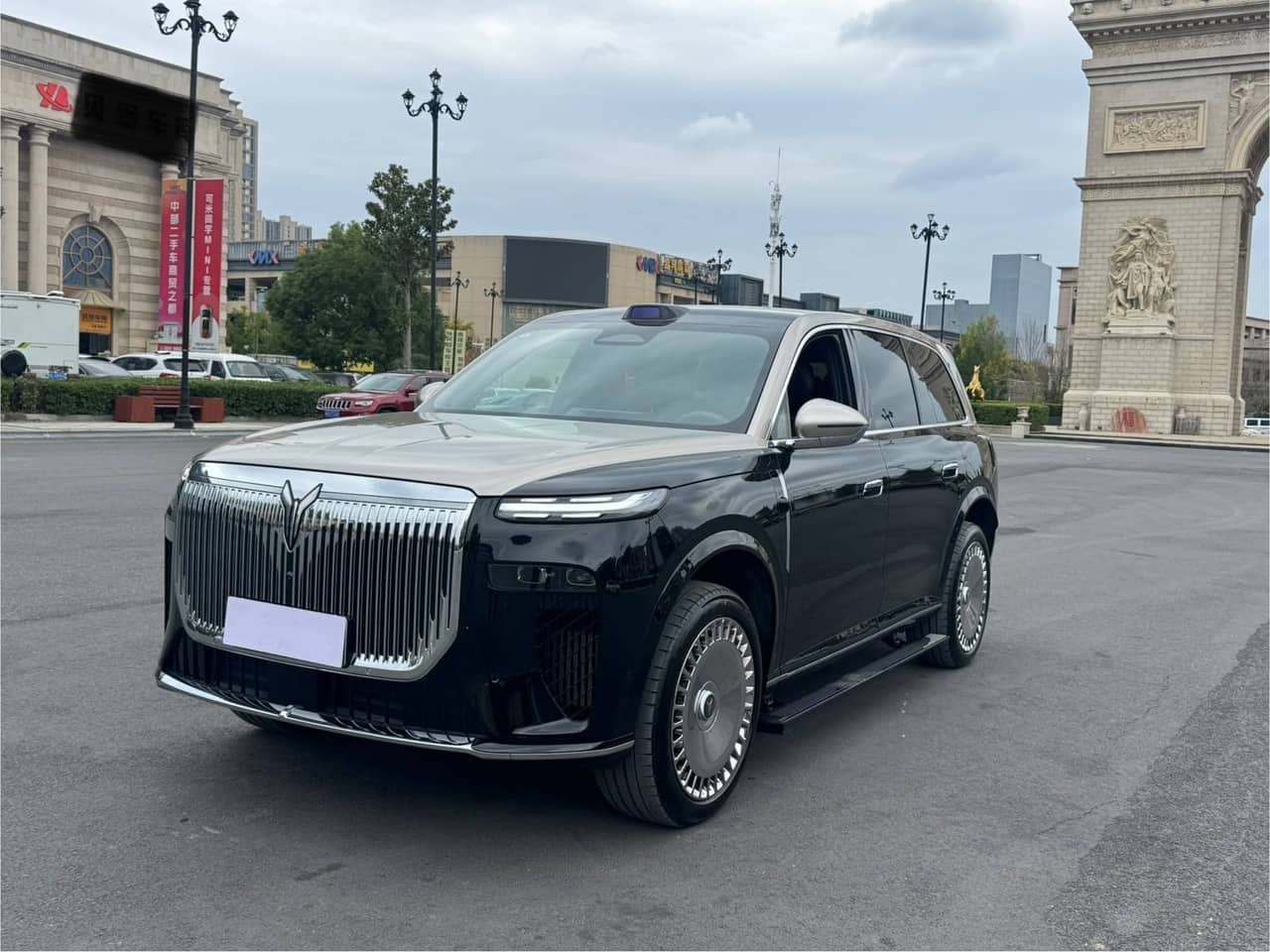 2025 VOYAH Taishan; curated vehicle image