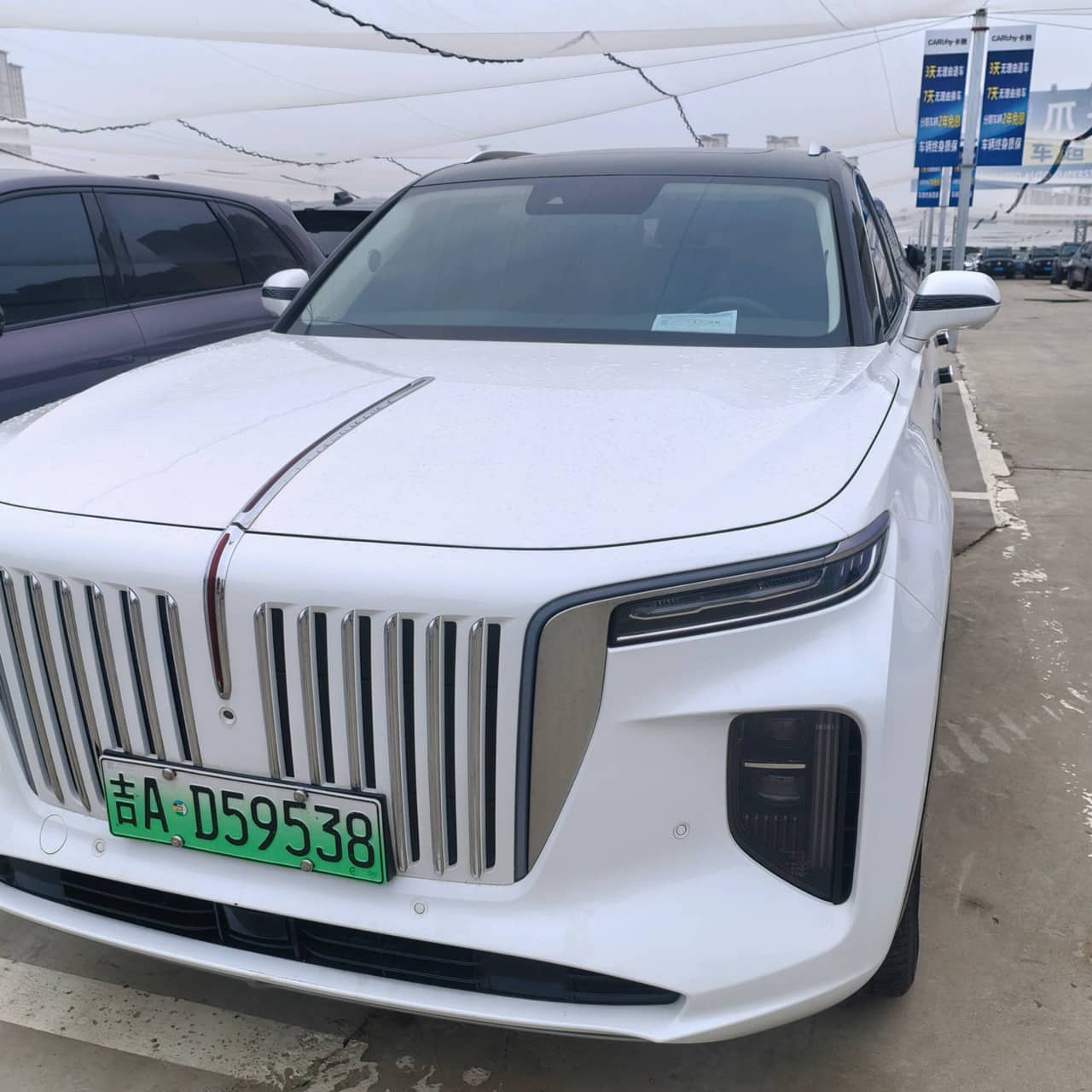 2022 HONGQI E-HS9; curated vehicle image