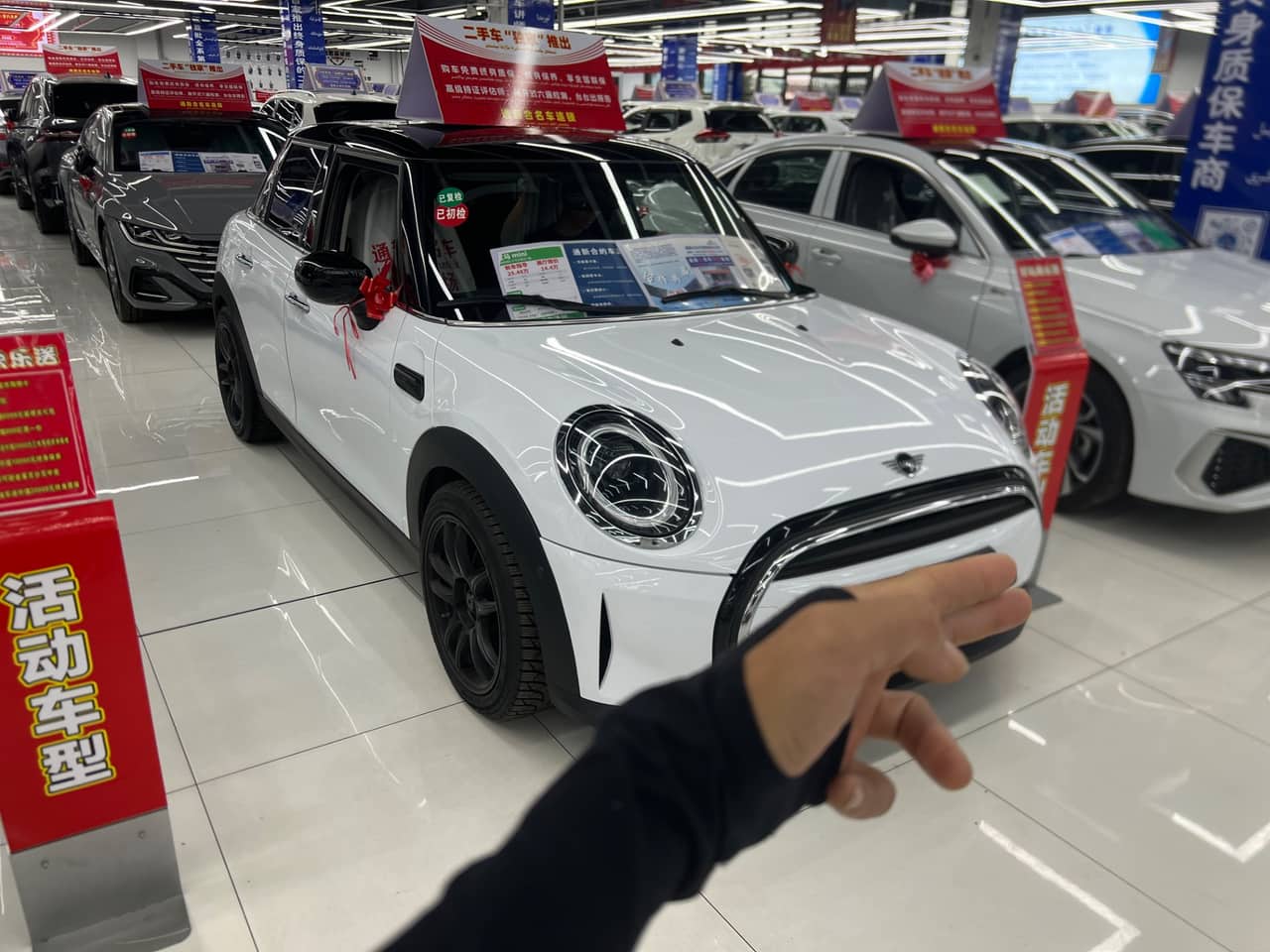 2022 MINI MINI; curated vehicle image