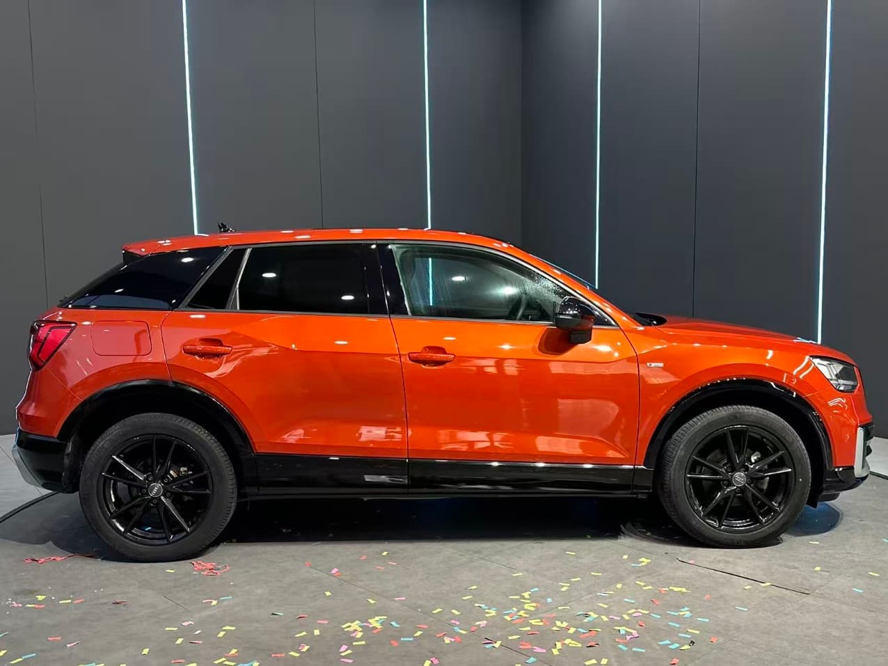Audi Q2L photo 2
