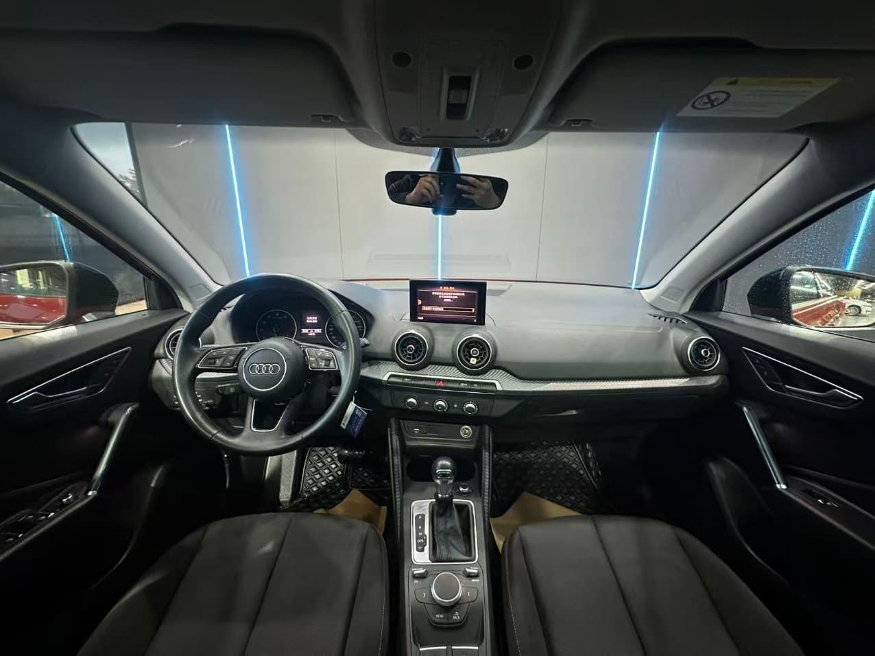 Audi Q2L photo 4