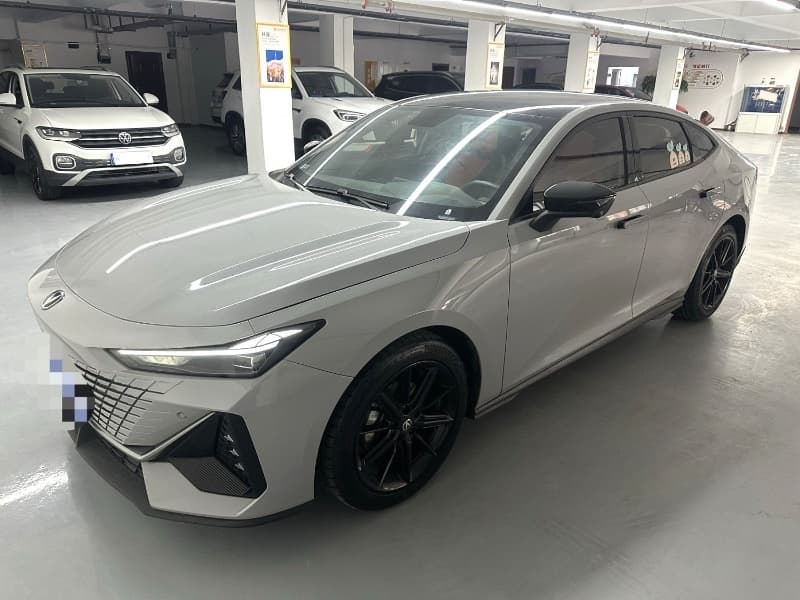 Chang'an UNI-V – 2022款 Zungui Edition (Premium/Honored Edition); curated vehicle image