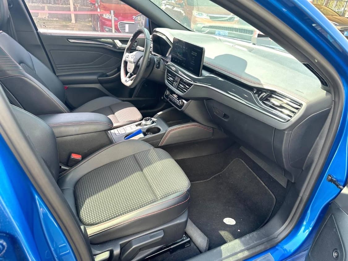 2021 Ford Focus photo 7