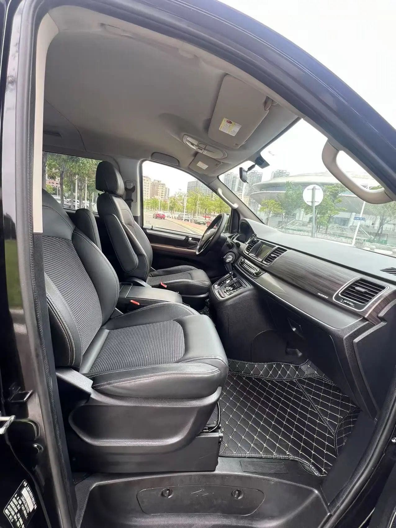 Maxus G10 – 2016款 2.0T Automatic Fashion Edition – Large MPV photo 2
