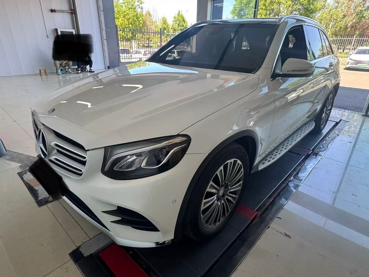 Mercedes-Benz GLC260; curated vehicle image