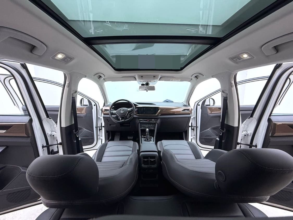 2021 Volkswagen Tharu 2WD Comfort Edition photo 3