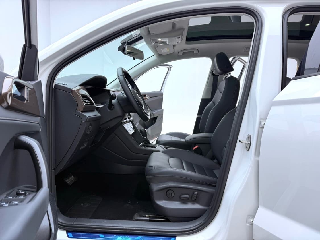 2021 Volkswagen Tharu 2WD Comfort Edition photo 6