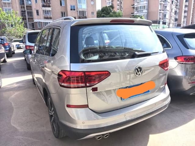 2021 Volkswagen Tiguan L Cross Edition photo 5