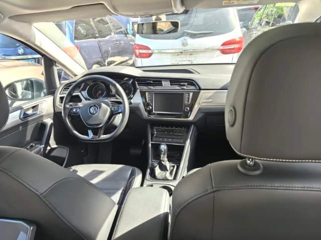 2021 Volkswagen Tiguan L Cross Edition photo 8