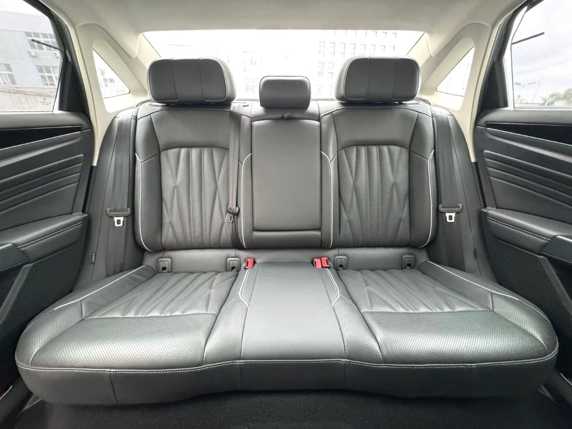 2022 Volkswagen Passat 380 Luxury Edition photo 3